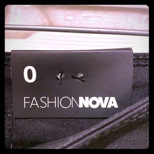 BRAND NEW Fashion Nova High waisted booty fitting